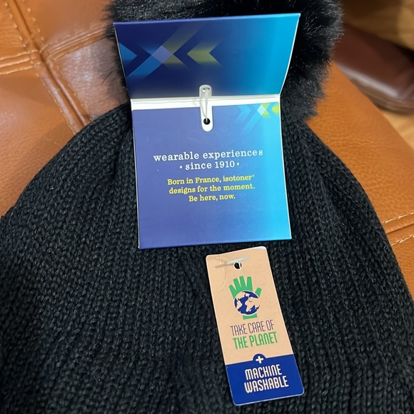 NWT Isotoner Women's Chenille Hat with Faux Fur Pom - Picture 3 of 3